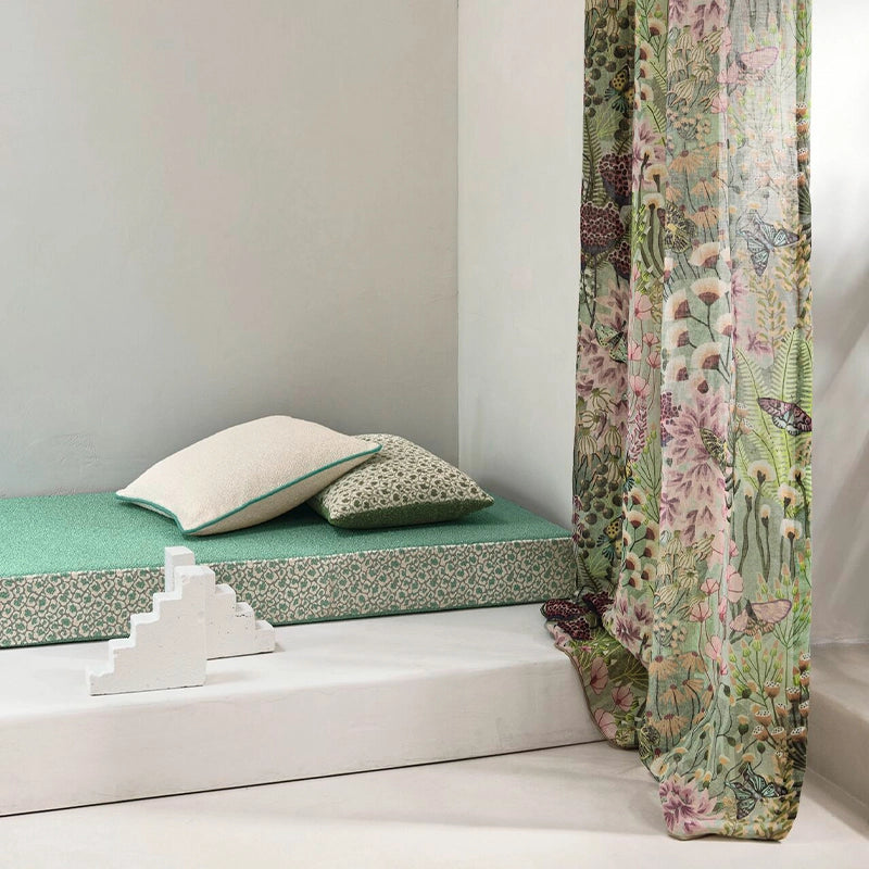 Hello Beauty – floraler moderner Leinenvorhang nach Maß mit großflächigem Blütendesign