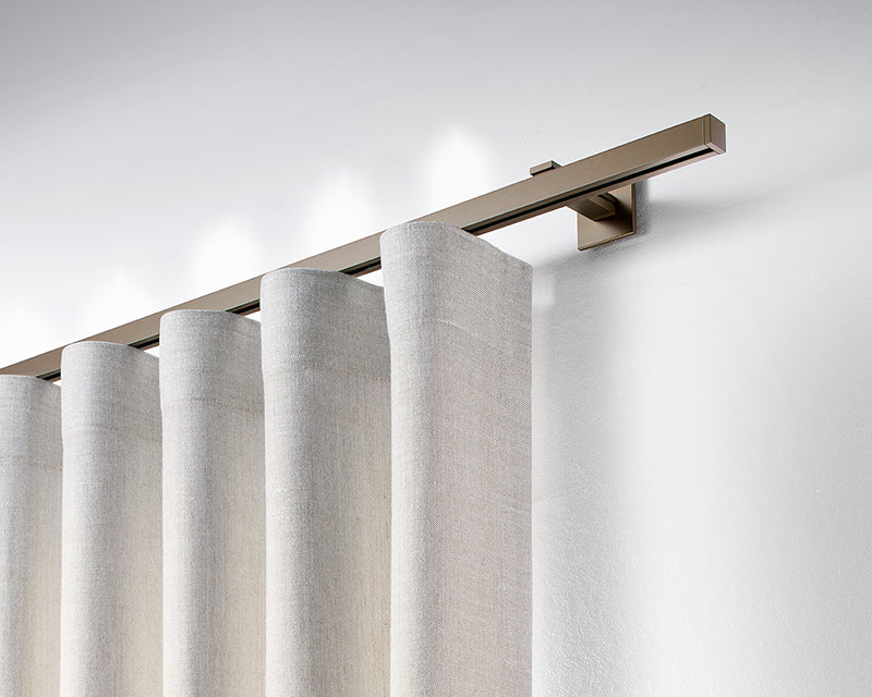 Interstil Compact 3 – 1-/2-läufige quadratische Innenlauf-Gardinenschiene zur Wandmontage