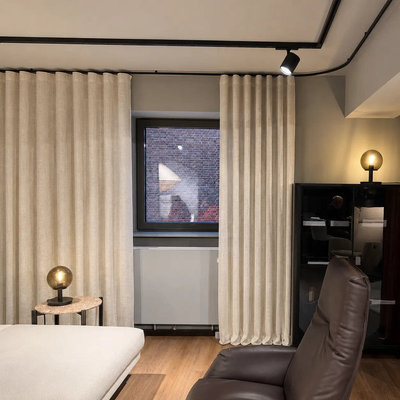 Interstil Cubus 2 – 1-läufige moderne quadratische Gardinenschiene 20mm Deckenmontage