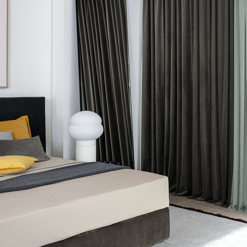 Velvet Moon – hochwertiger Samtvorhang nach Maß mit Blackout- und Thermoeigenschaft