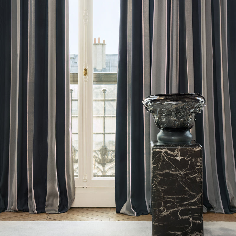 Solido – hochwertiger Verdunkelungsvorhang nach Maß mit elegantem Streifen-Design