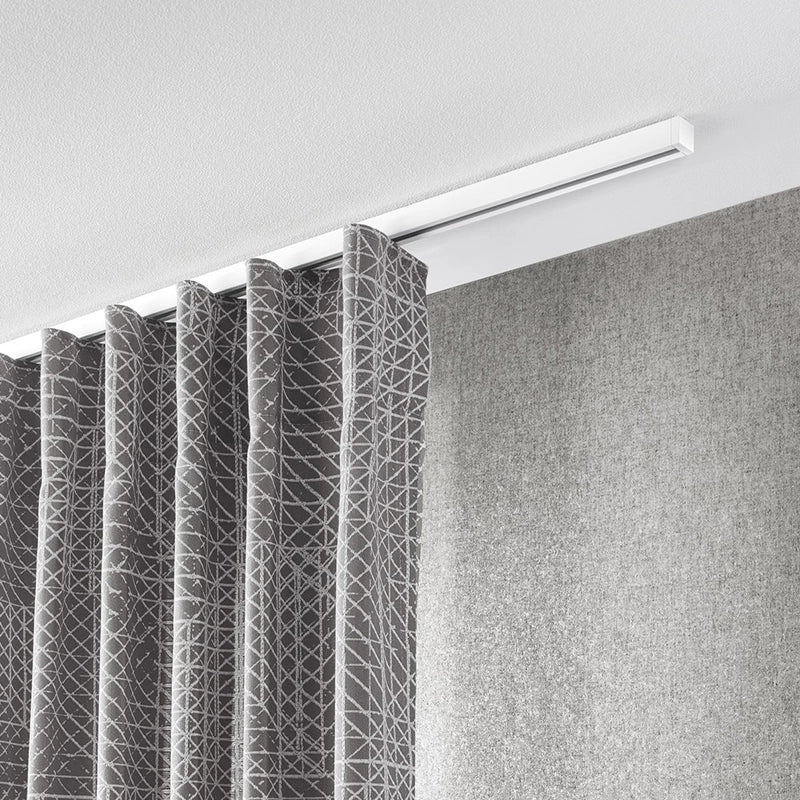 Interstil Pure.1 – moderne 1-/2-läufige quadratische Gardinenschiene 16mm zur Deckenmontage