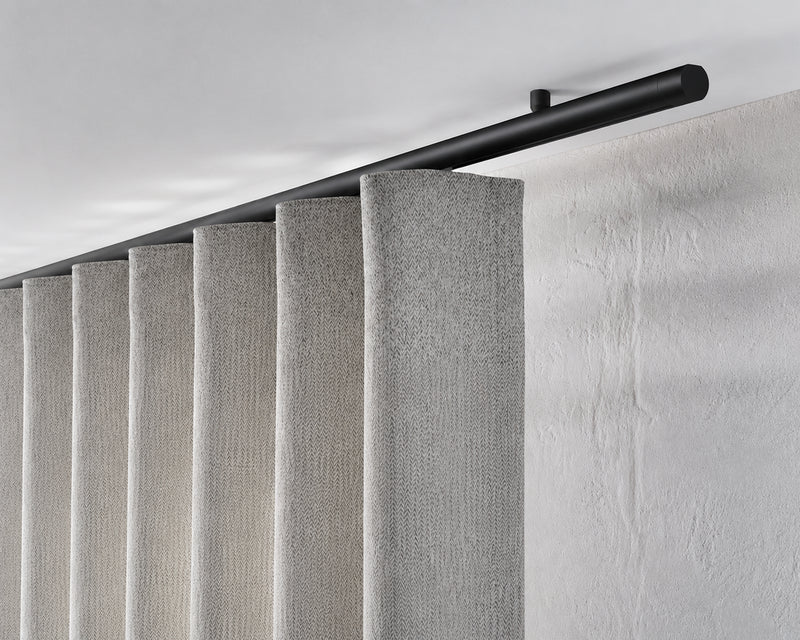 Interstil Corpus.25 W – moderne runde Wellenvorhangstange zur Deckenmontage biegbar