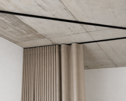 MHZ 01-2334 – flache Aluminium-Vorhangschiene nach Maß 1-läufig biegbar Deckenmontage
