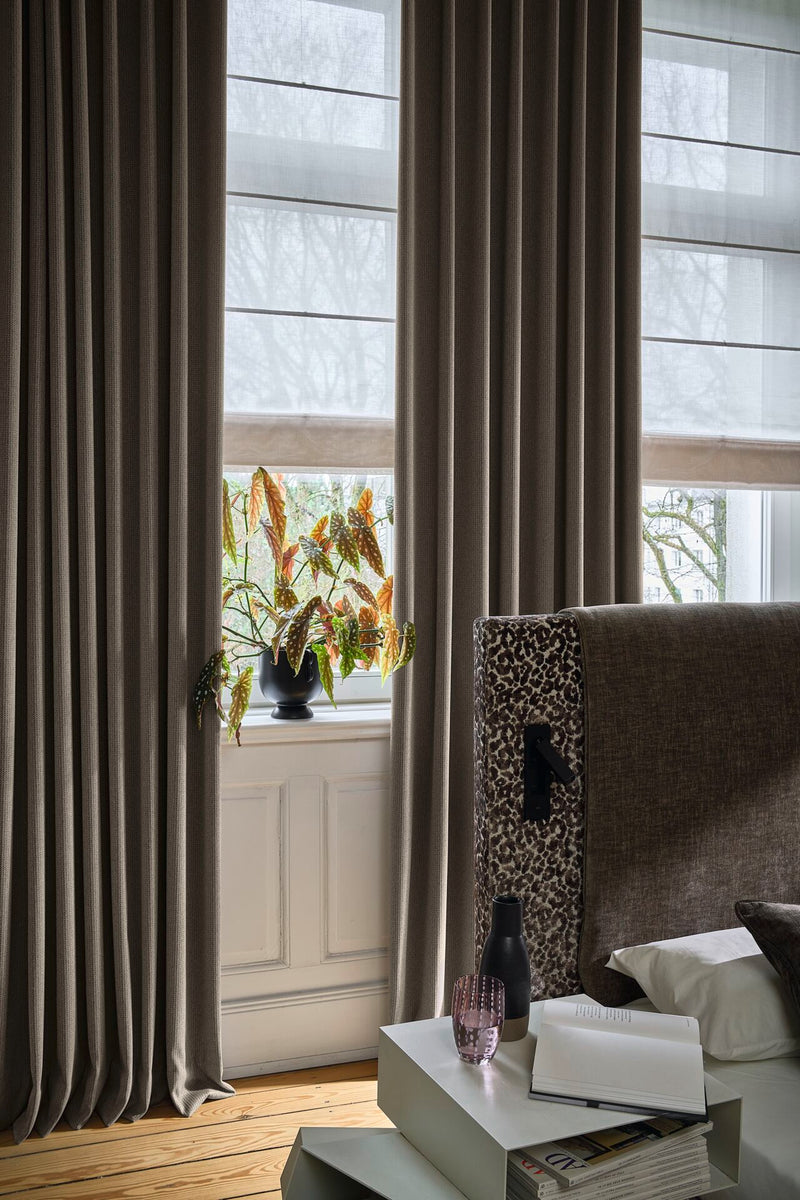 Elegantes transparentes Raffrollo nach Maß – Glaze mit edlem Chintz-Schimmer