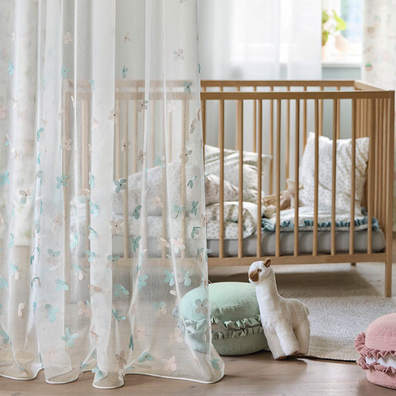 Dancing Daisy – hochwertiger transparenter Kinderzimmer-Vorhang nach Maß mit 3D-Blumen