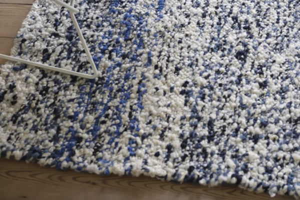 Wollteppich Design Fontenoy aus dicker, gewebter Neuseelandwolle weiß/blau